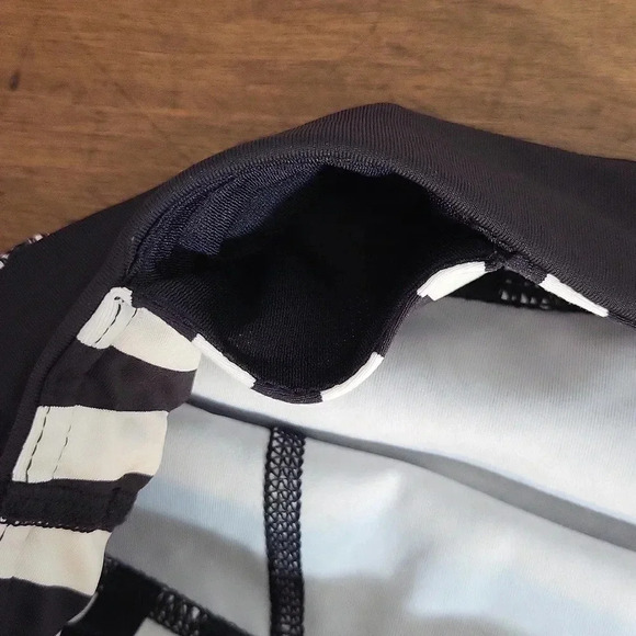 LULULEMON black & white capris workout leggings Size 10 - Picture 8 of 10